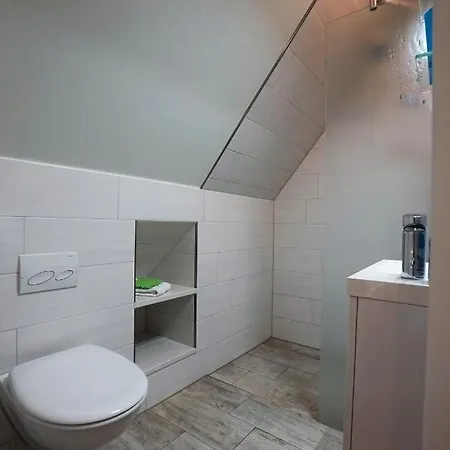 Bonde Hus Henny 度假居 比苏姆